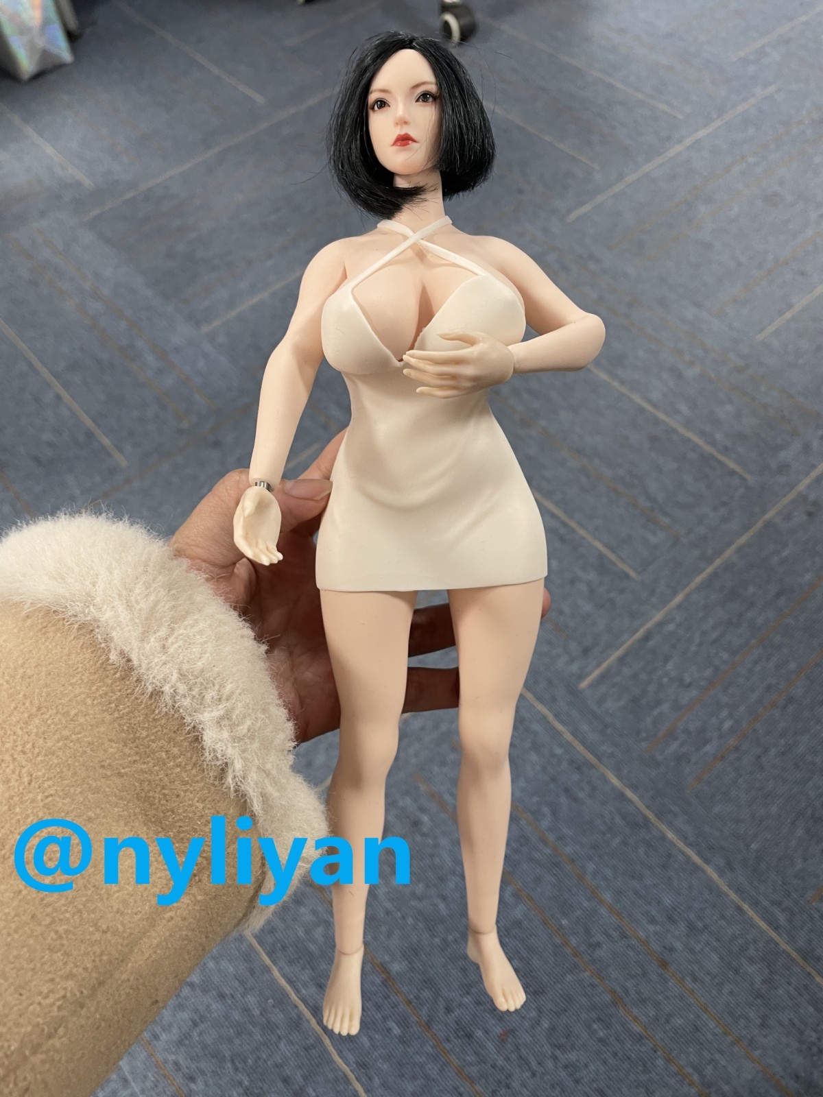 YM610B 1/6 Female Pale Large Bust Flexible Plump Girl Body Details 12 »Figure