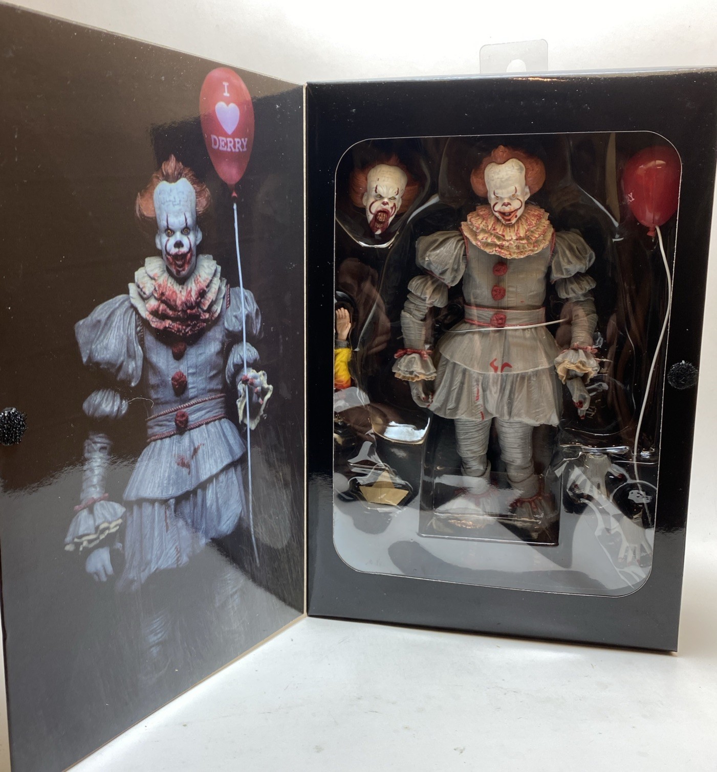 NECA IT Movie You&rsquo;ll Float Too Ultimate 7” Pennywise Horror Action Figure Derry