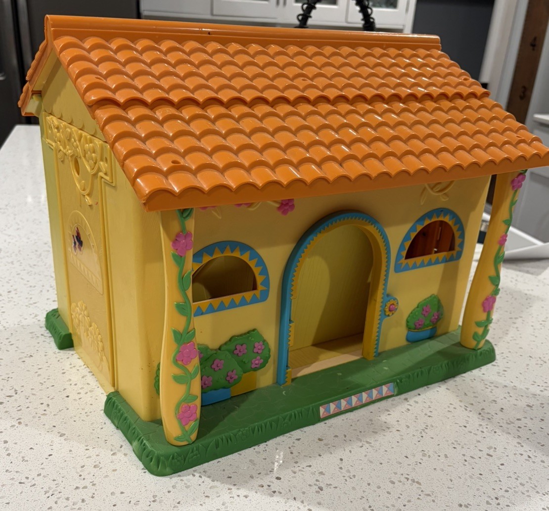 2003 Mattel Dora the explorer talking dollhouse w/ sound tested & figured lot