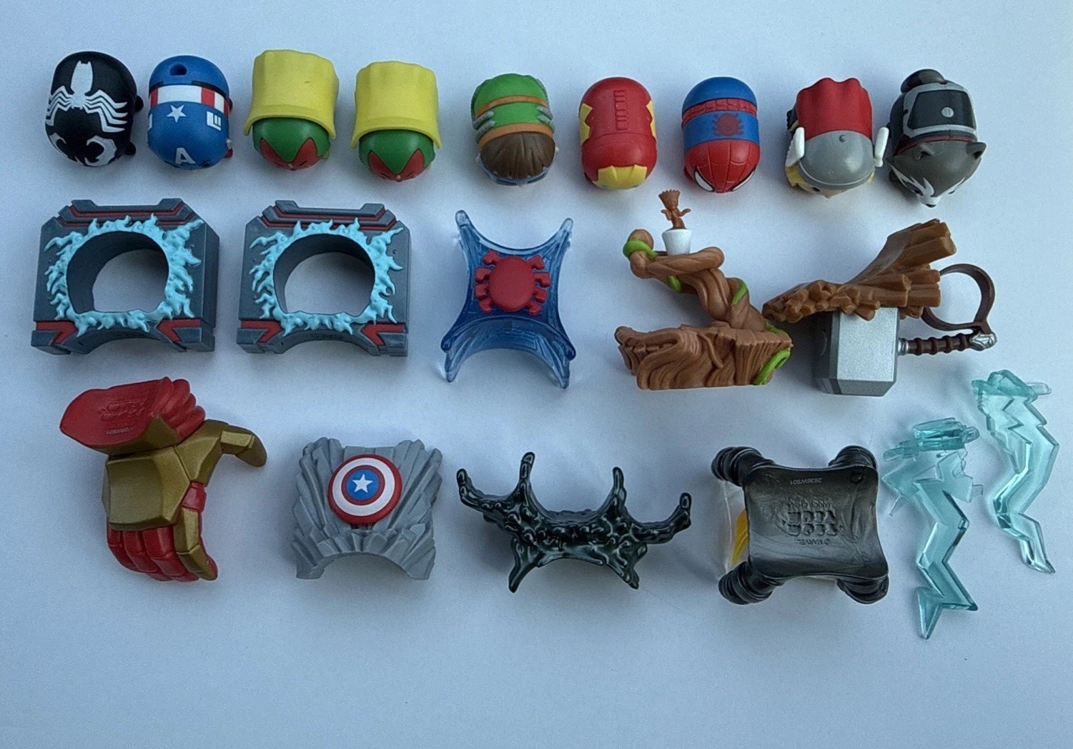Disney Tsum Tsum Marvel Lot Of 20 Pieces Mini Vinyl Figures & Accessories