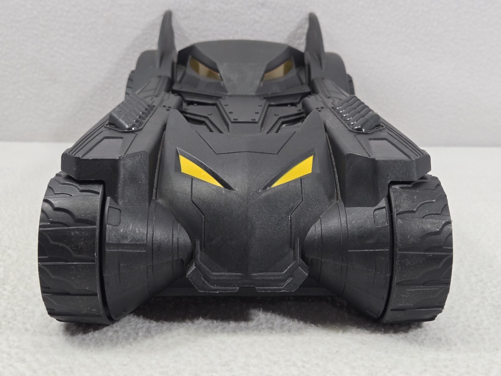 SpinMaster Batman Batmobile Toy Car 16’’ and 12’’ Batman Figure DC 00520AFS