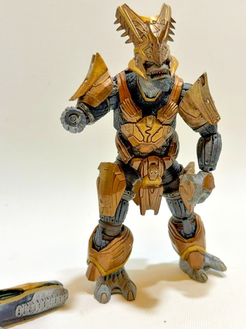 Mcfarlane Halo 3 Brute War Chieftain Figure with Broken Hand SEE PHOTOS