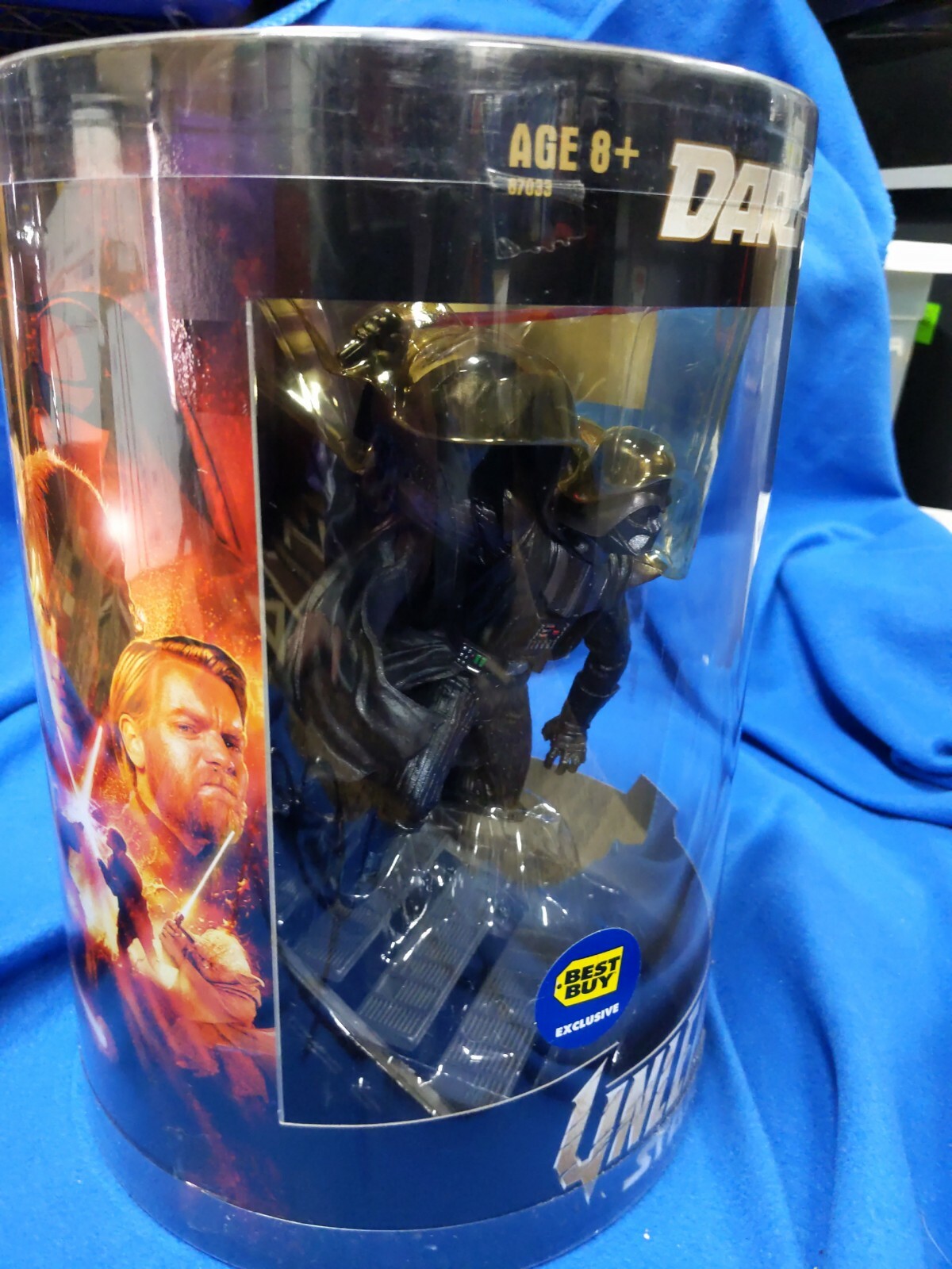 2005 Star Wars Unleashed Darth Vader Best Buy Exclusive Hasbro, cylindrical pack