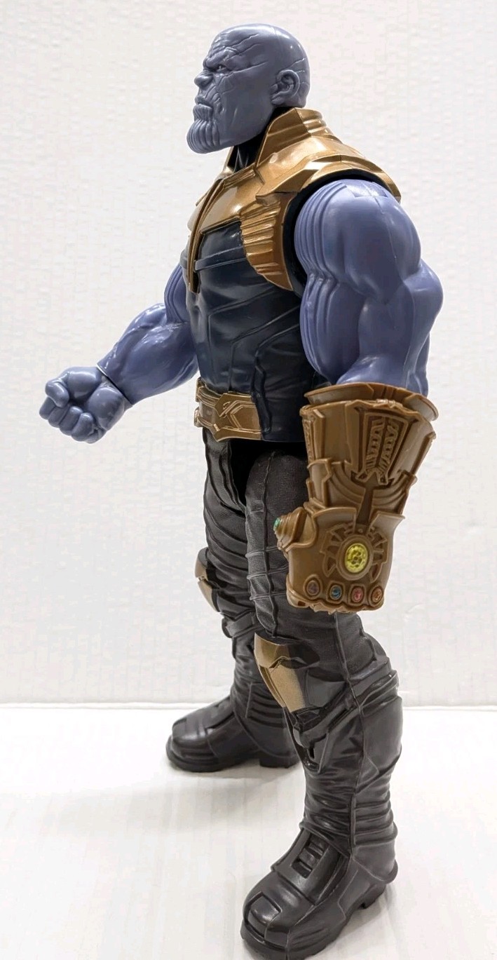 Thanos Avengers Infinity War 12&Prime; Action Figure Titan Hero 2017 Marvel