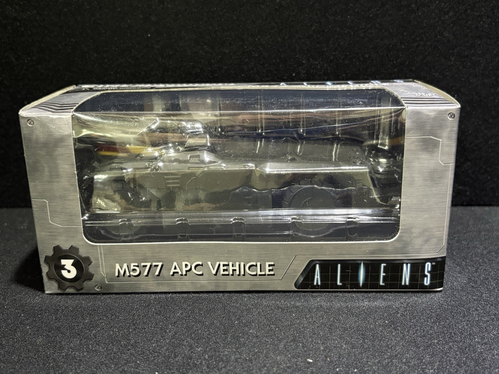 Cinemachines NECA Aliens M577 APC 6&Prime; Die-Cast Vehicle Tank Replica