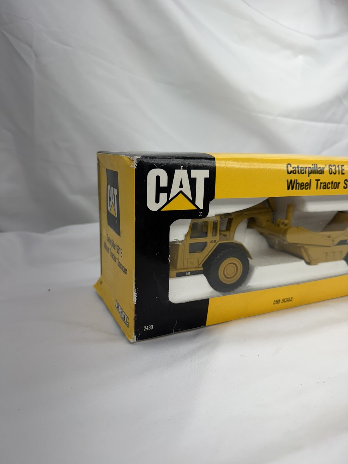 Caterpillar 631E Wheel Tractor Scraper 1:50 ERTL CAT Die Cast NEW