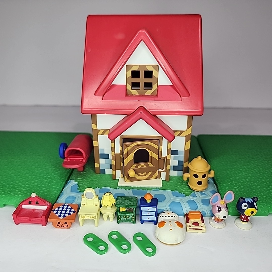2001 Animal Crossing Lets Make a Forest 5&Prime; Two Story House Figure Furniture Lot
