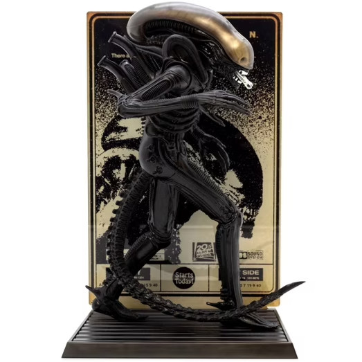 CultureFly Alien Xenomorph Deluxe « Big Chap » Statue 9&Prime; with Acrylic Background