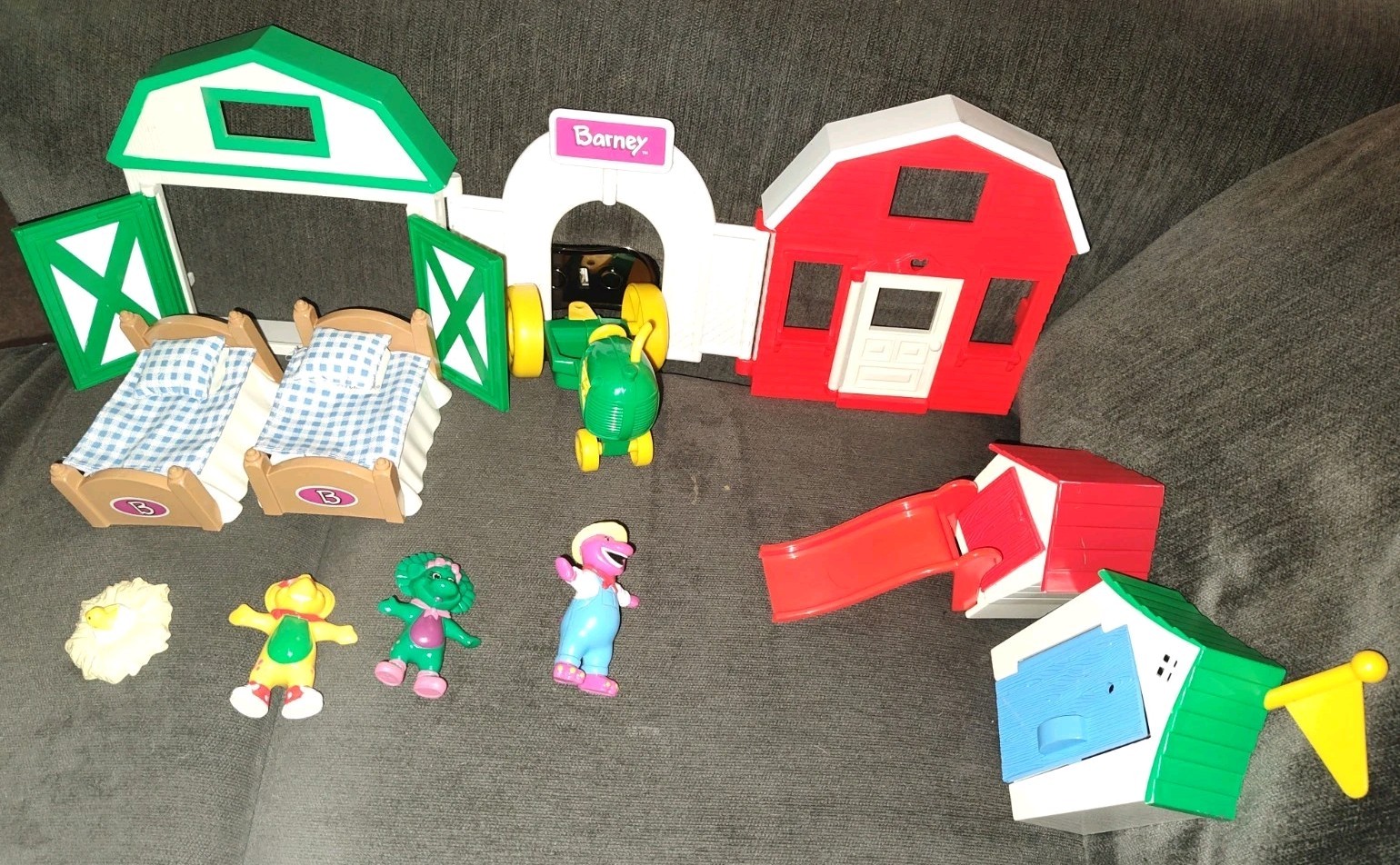 1993 Barney and Friends suitcase + Playskool Farm House Folding Playset +Figures
