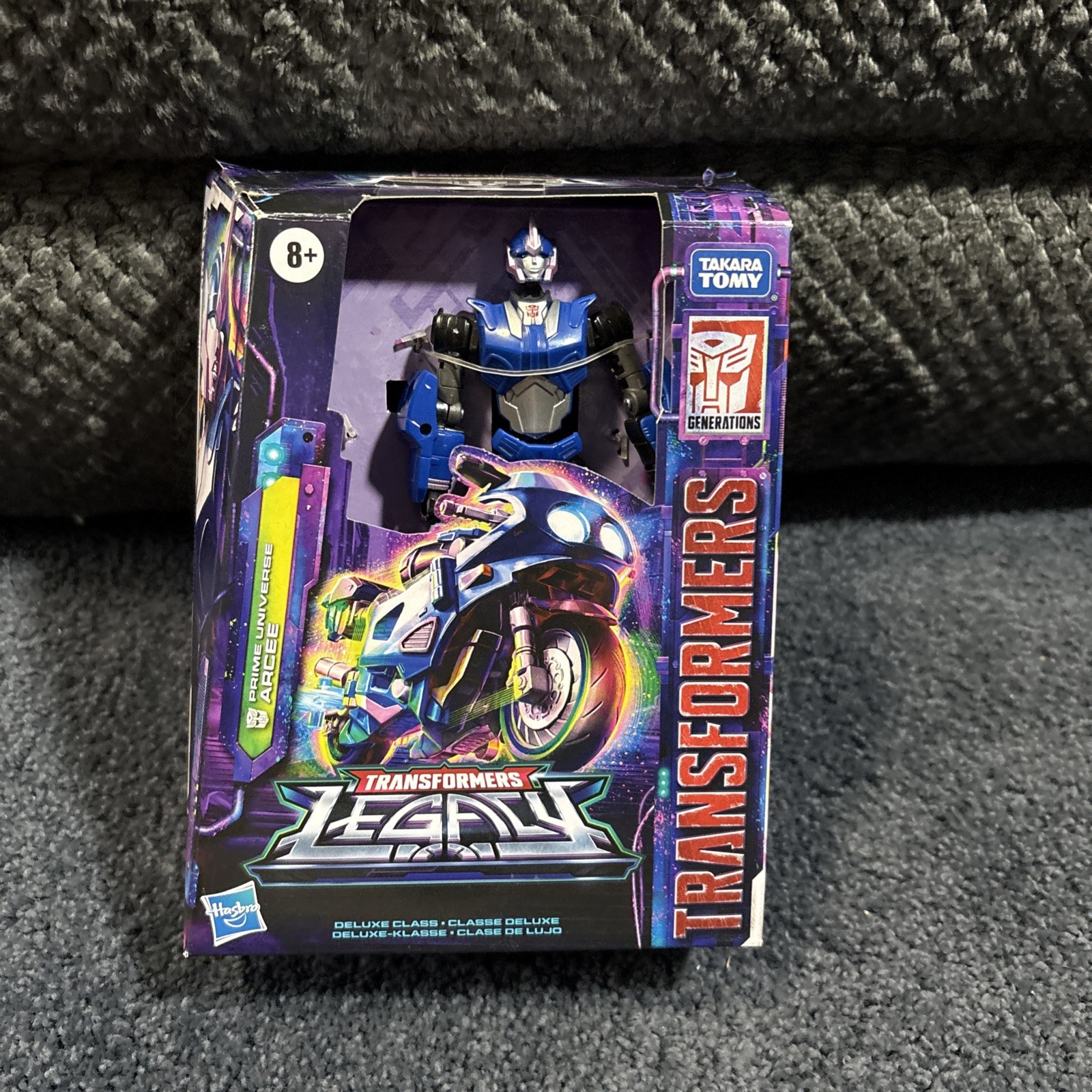 Hasbro Transformers Legacy Prime Univese Arcee Action Figure Deluxe Class
