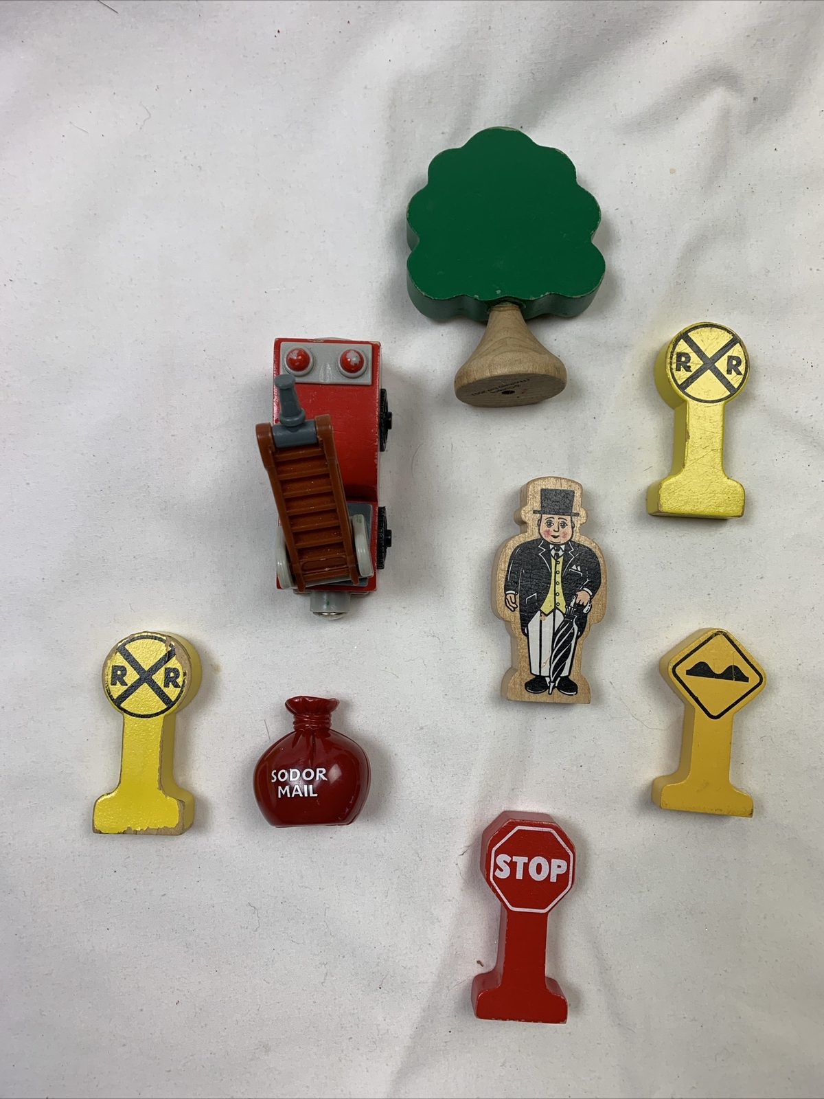 Thomas The Train Wooden Railway Hook & Ladder Fire Truck Tree Signs Accessories