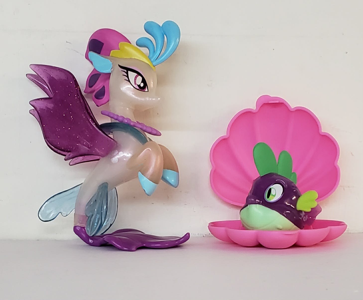 My Little Pony QUEEN NOVO & SPIKE Pufferfish Seaquestria Necklace Clamshell