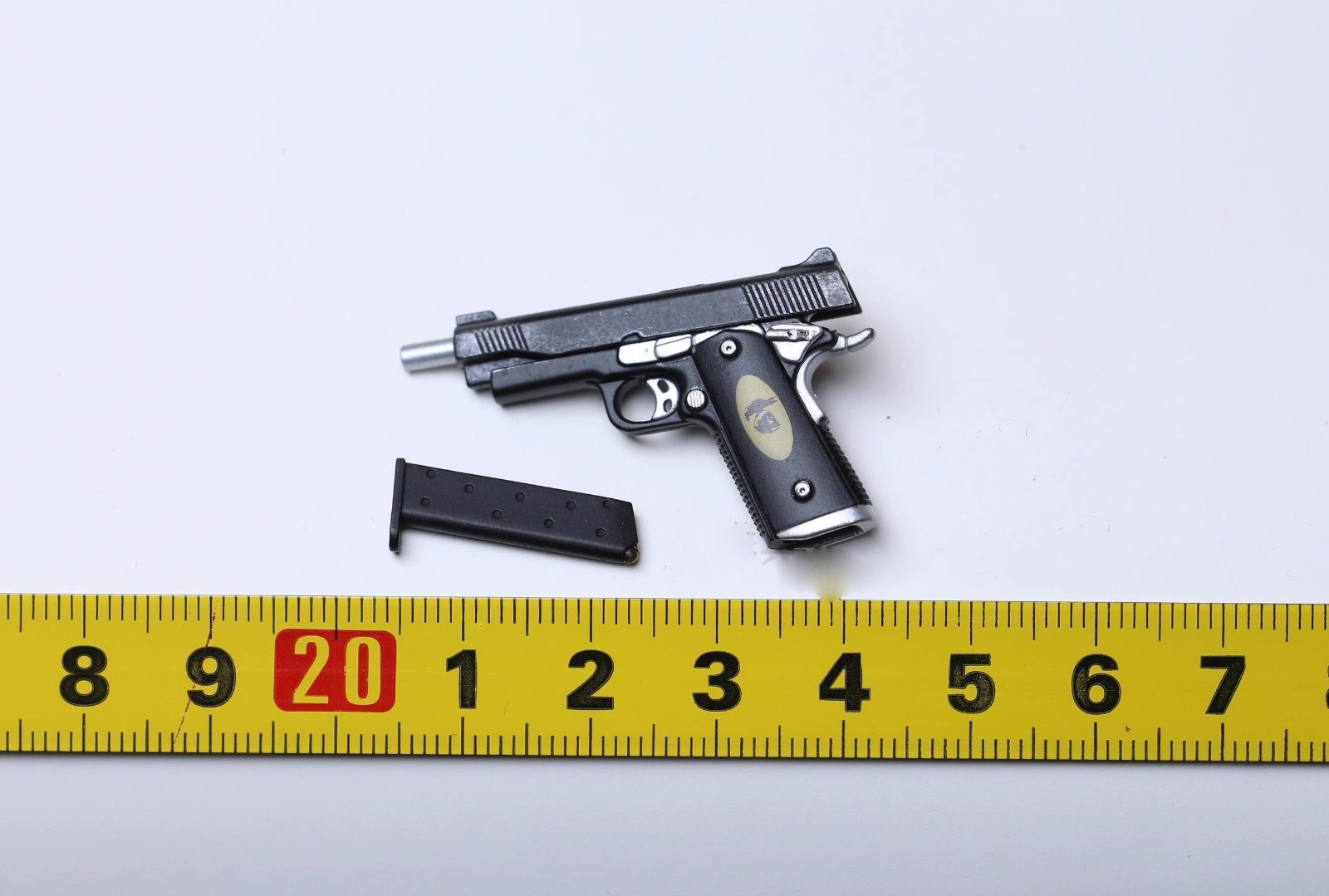 Pistol Figure HT The Expendables Hot Toys 1/6 Barney Ross HT MMS194 Accessories