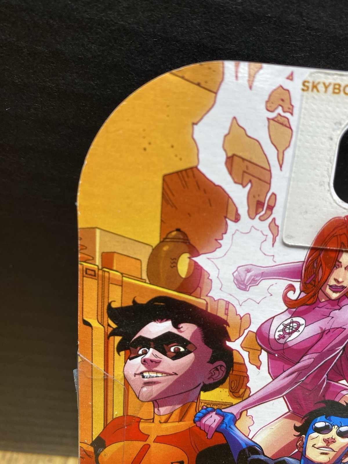 Skybound Invincible Megabox Exclusive Blue Suit NEW