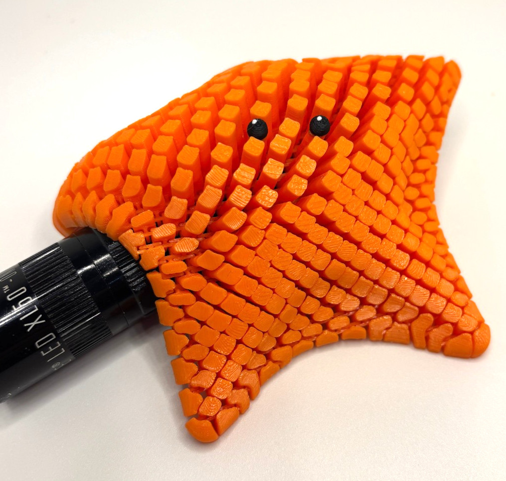 Cute 3D Printed Super Flexible Starfish “Betsie” – Poseable Desk Toy / Decor