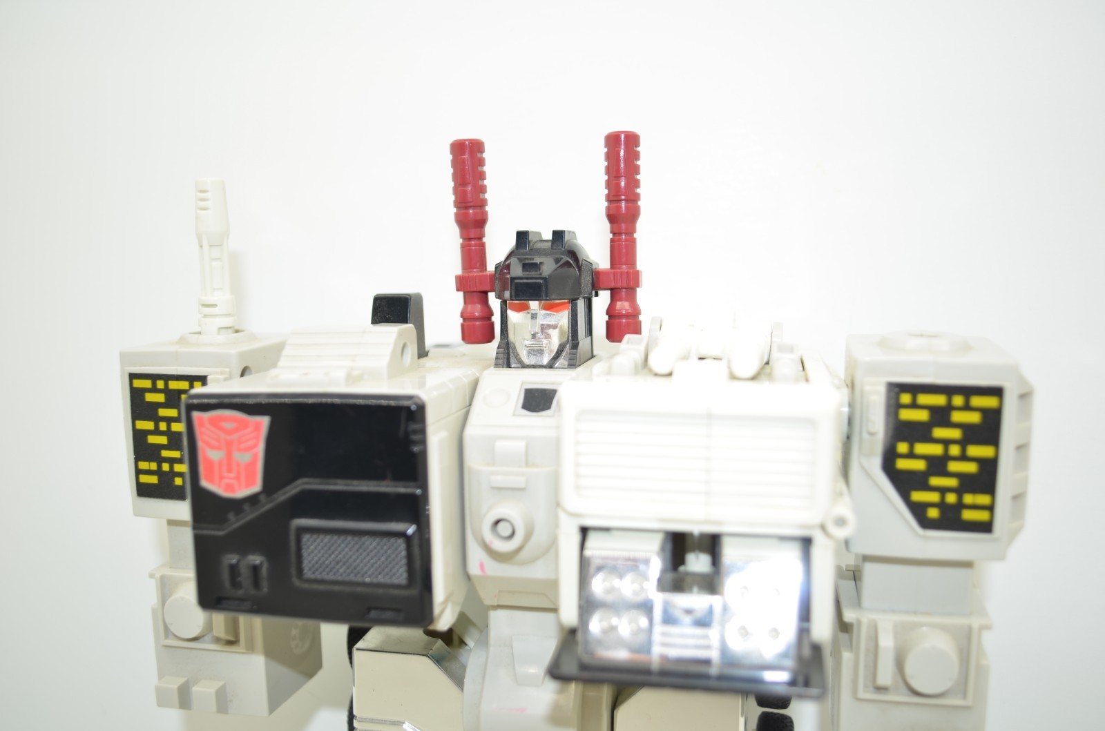 1985 Metroplex Transformers G1 Autobot Battle Station Rubber Tires Hasbro