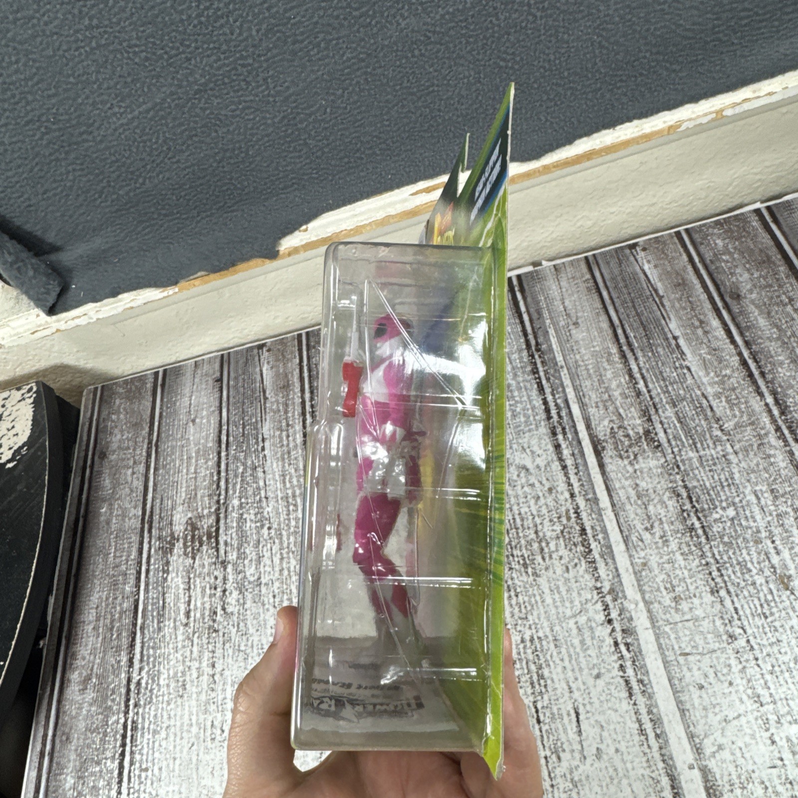Power Rangers Mighty Morphin Re-Ignition Pink Ranger Action Figure Auto-Morphin