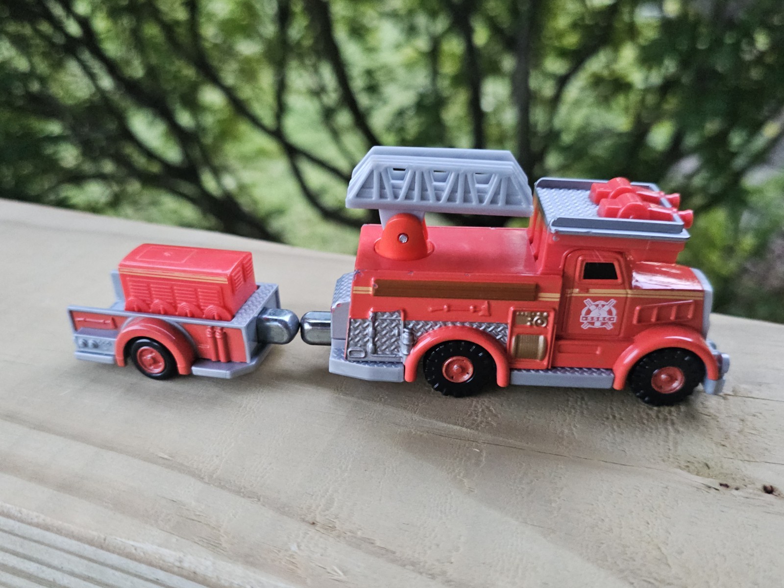 Thomas & Friends FLYNN Fire Engine Take N Play 2012 Magnetic Day Of Diesels