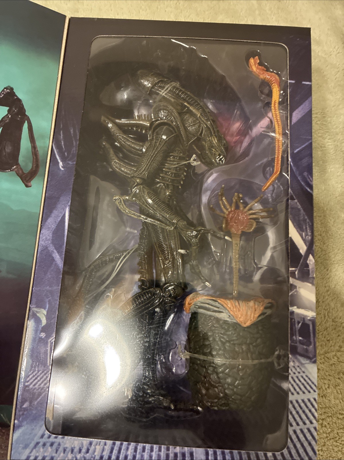 NECA Aliens Ultimate Edition Brown Alien & Face Hugger Figure – As Shown