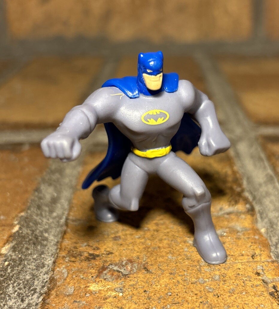 DC Comic ✅ Karate Chop Blue Batman ✅ McDonald&rsquo;s Happy Meal Toy 2011 Kneeling