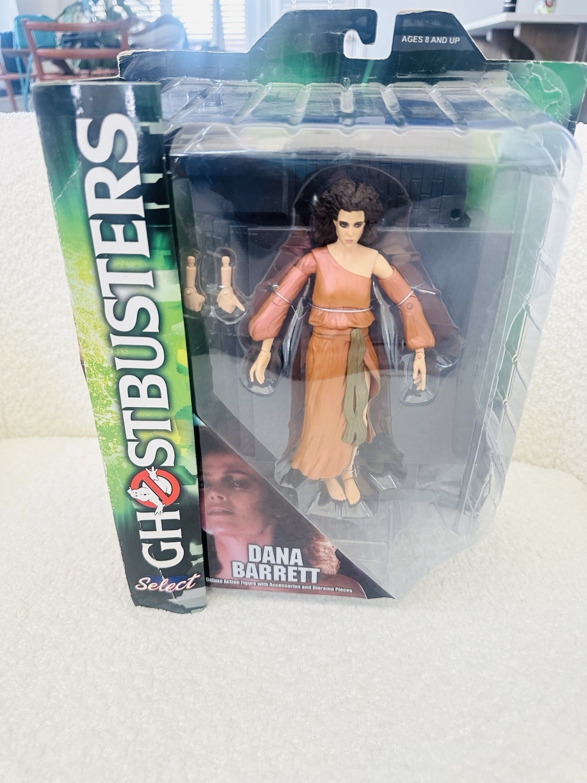 NEW GHOSTBUSTERS SELECT DANA BARRETT FIGURE SEALED CARDED