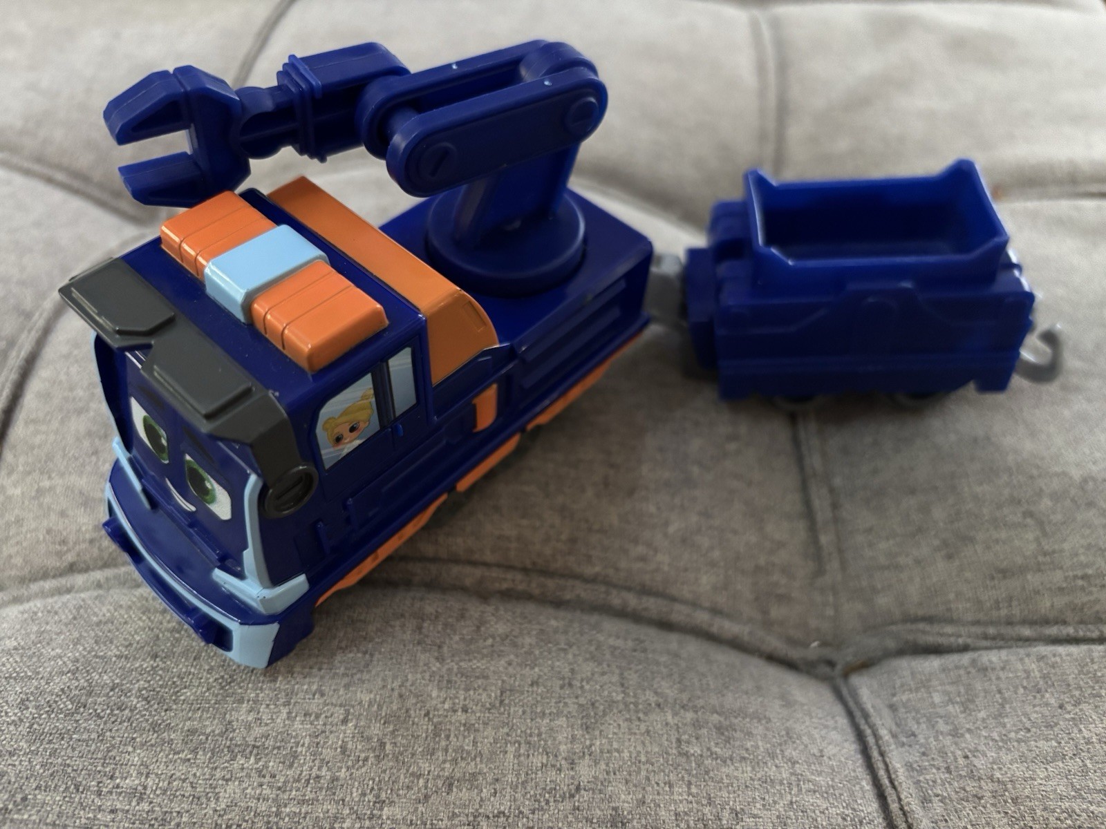 Spin Master Mighty Express Mechanic Milo Train Netflix Push Along A6