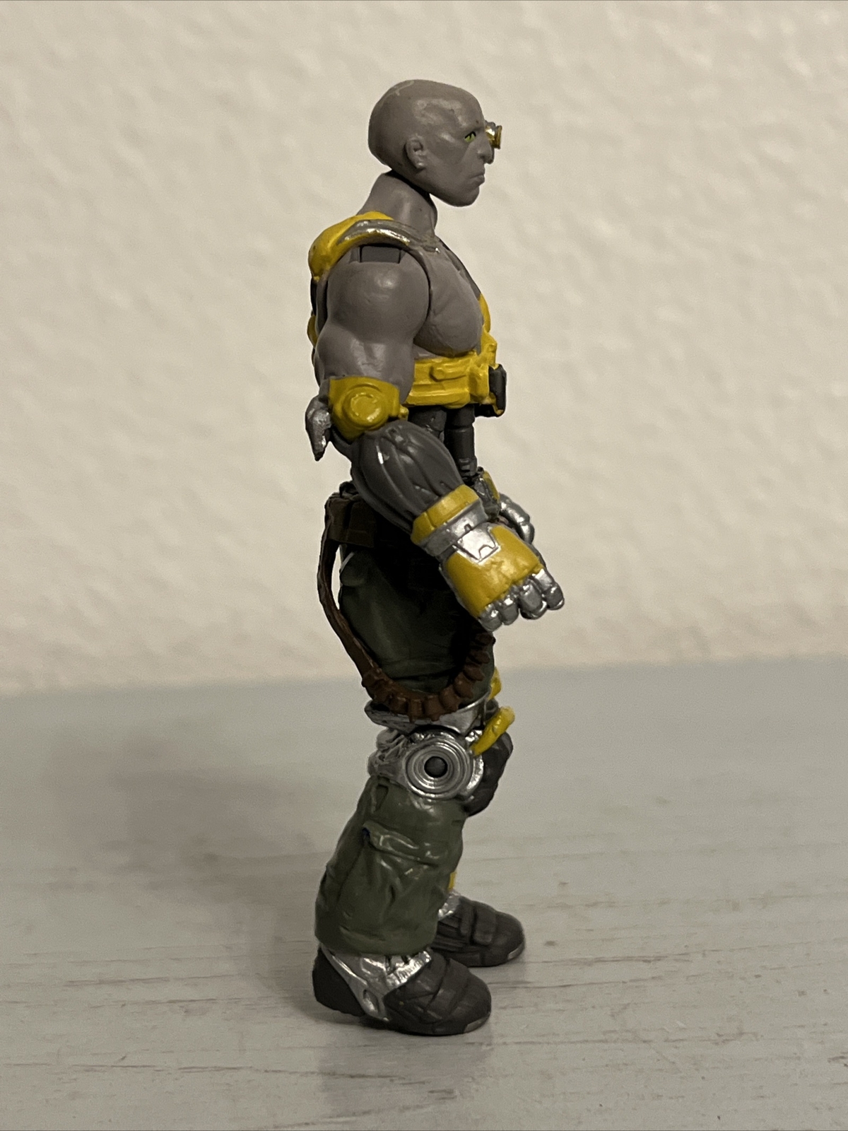 READY PLAYER ONE AECH 4” ACTION FIGURE TOY (PRE-OWNED)