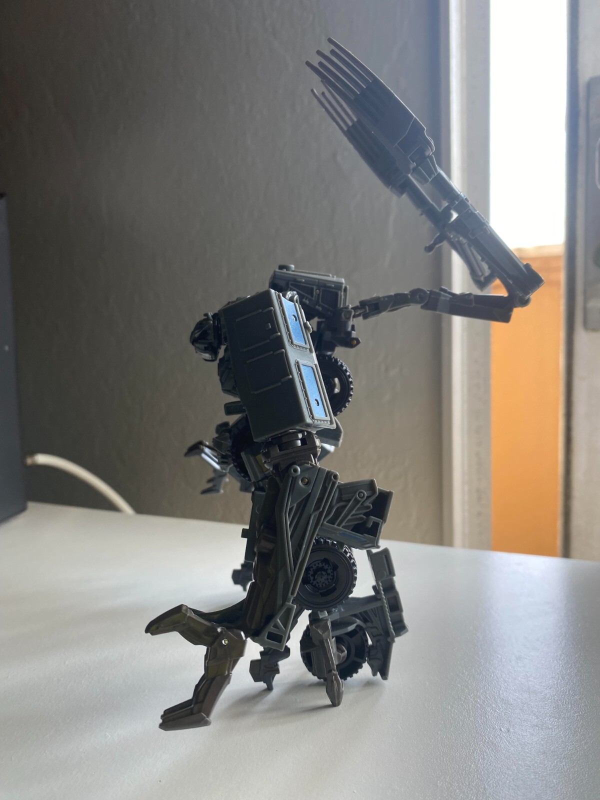 Transformers Buzzworthy Bumblebee Studio Series NEST Bonecrusher Voyager Class 