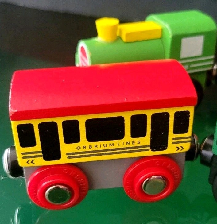 Train Mountain Express Orbrium Railways Wooden Magnet Toy Lot 2 Engines + 3 cars