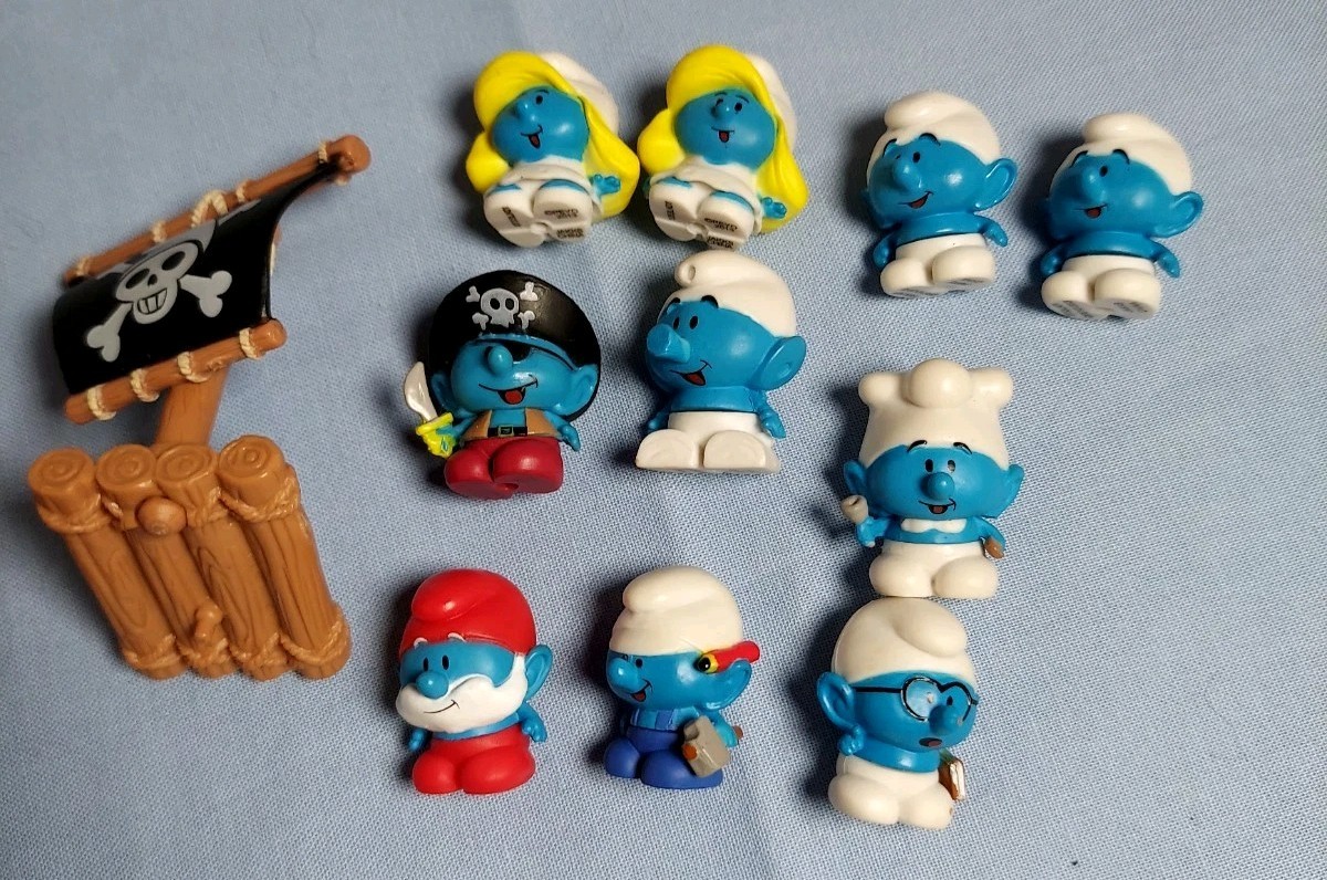 Jakks 2013 Smurfs Micro Village Garden, Water, Treasure, 19 Tiles & 10 Smurfs