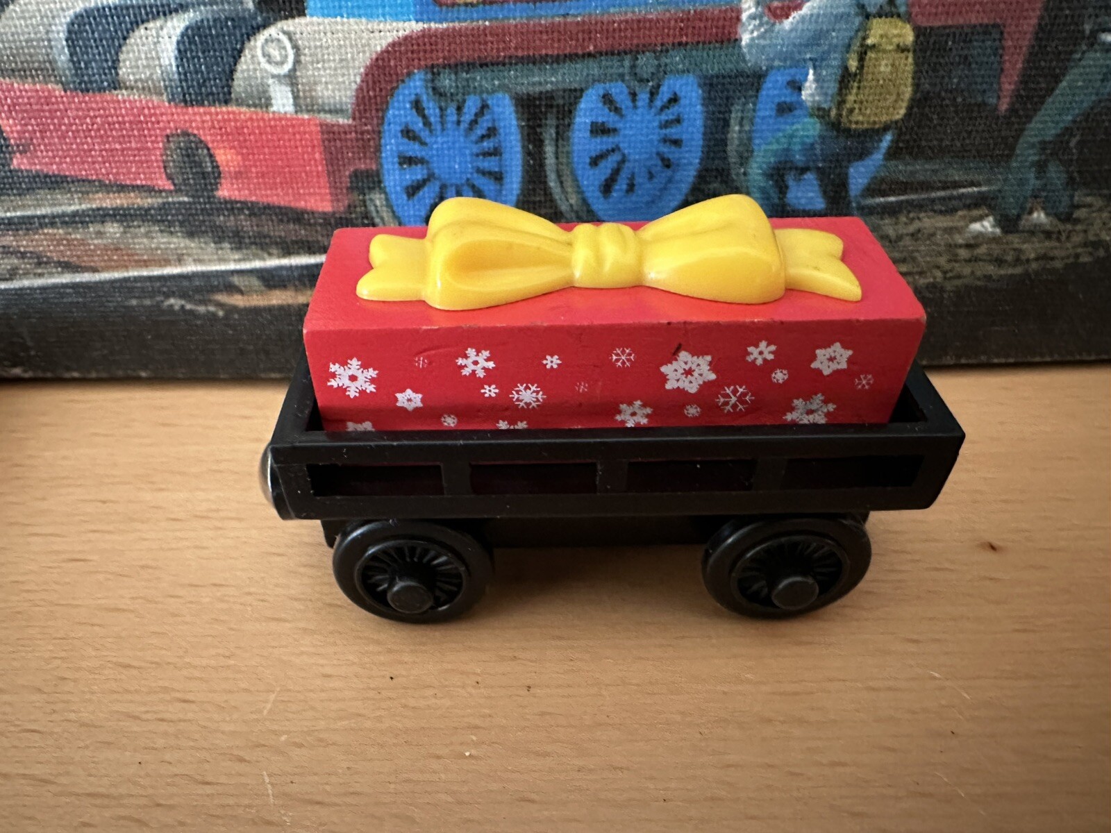 Thomas Train Wooden Black Cargo Car & Magnetic Present Cargo!
