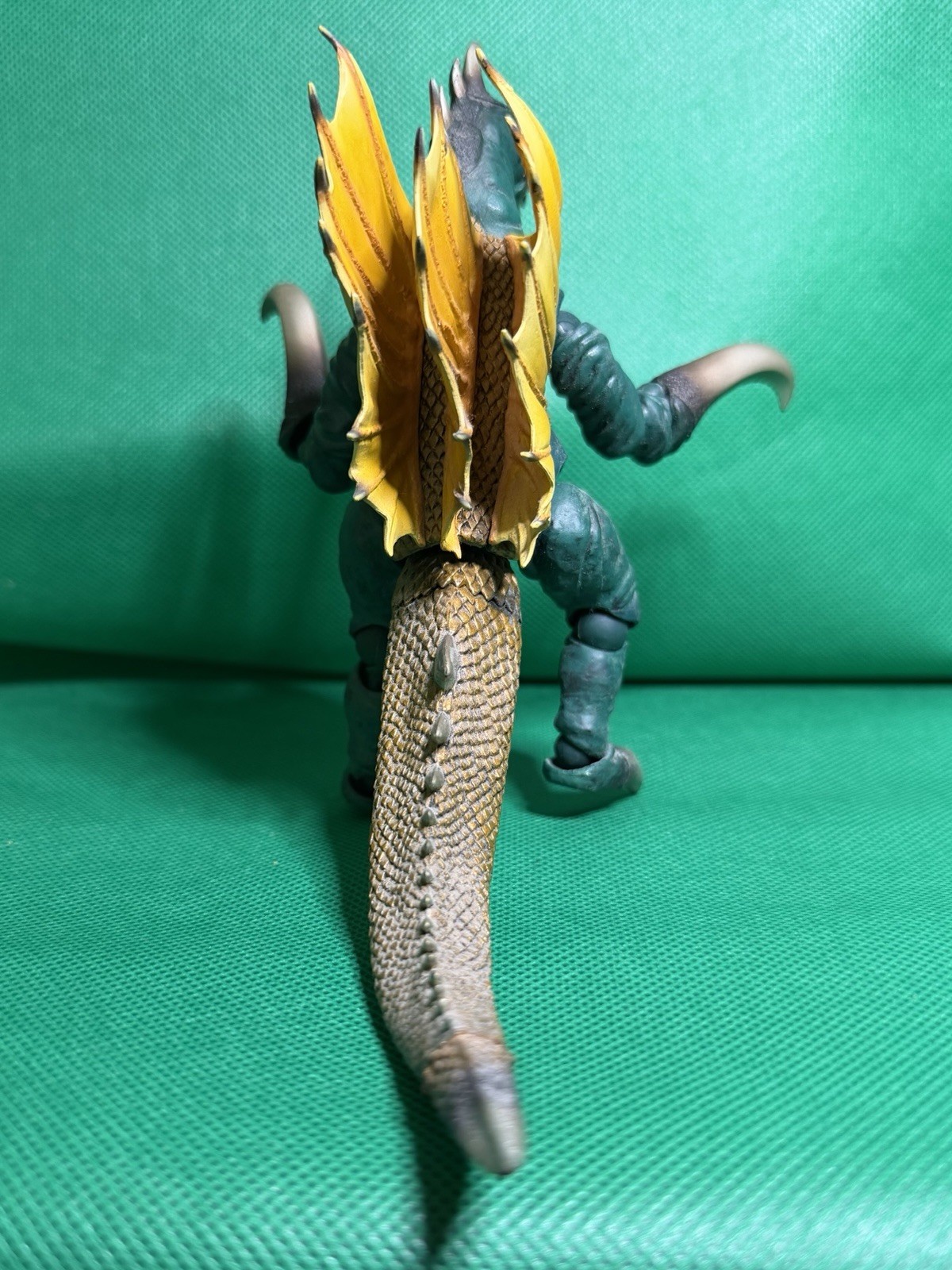 2011 6” SCI-FI Revoltech Series No. 023 Gigan action figure