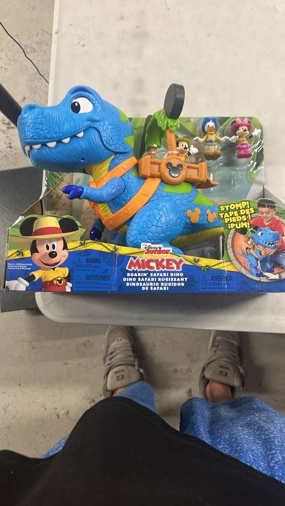 Disney Junior Mickey Mouse Roarin Safari Dino Playset Figures Just Play New