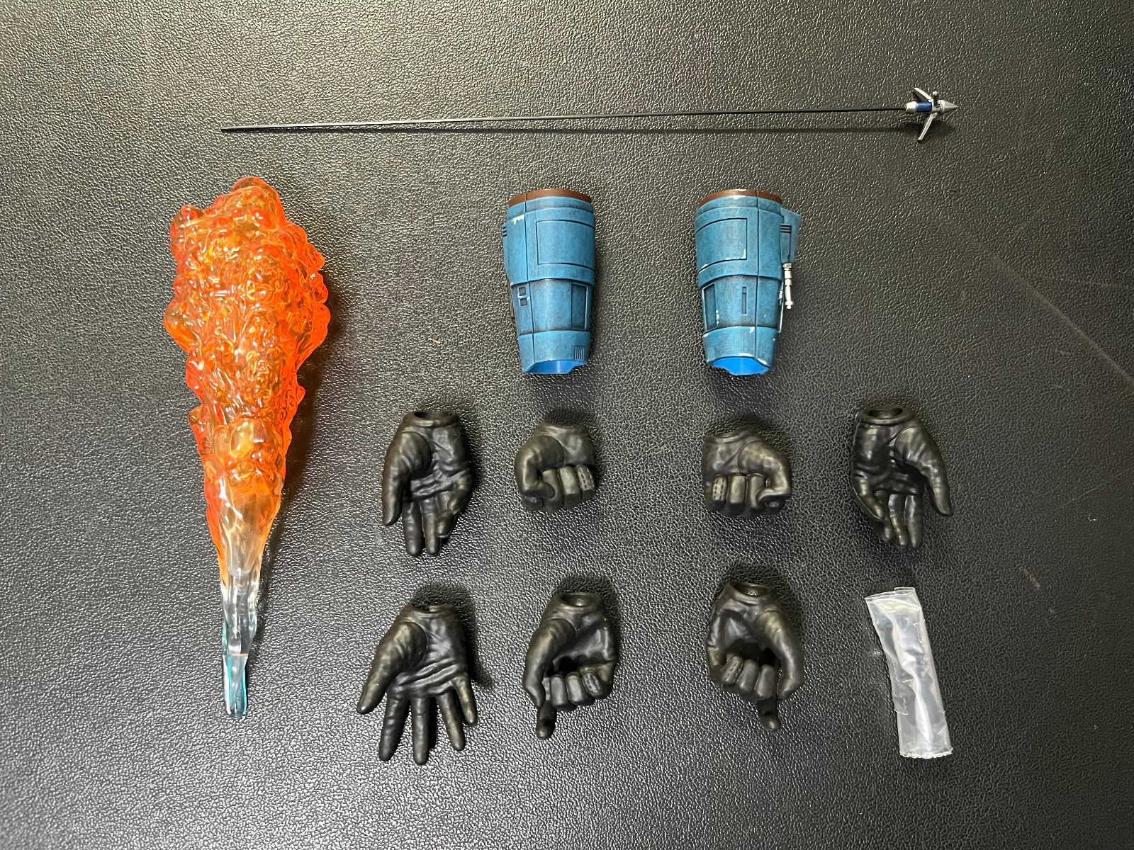 Hot Toys TMS069 Mandalorian Koska Reeves 1/6 Scale Hand Set Gauntlets & Effects