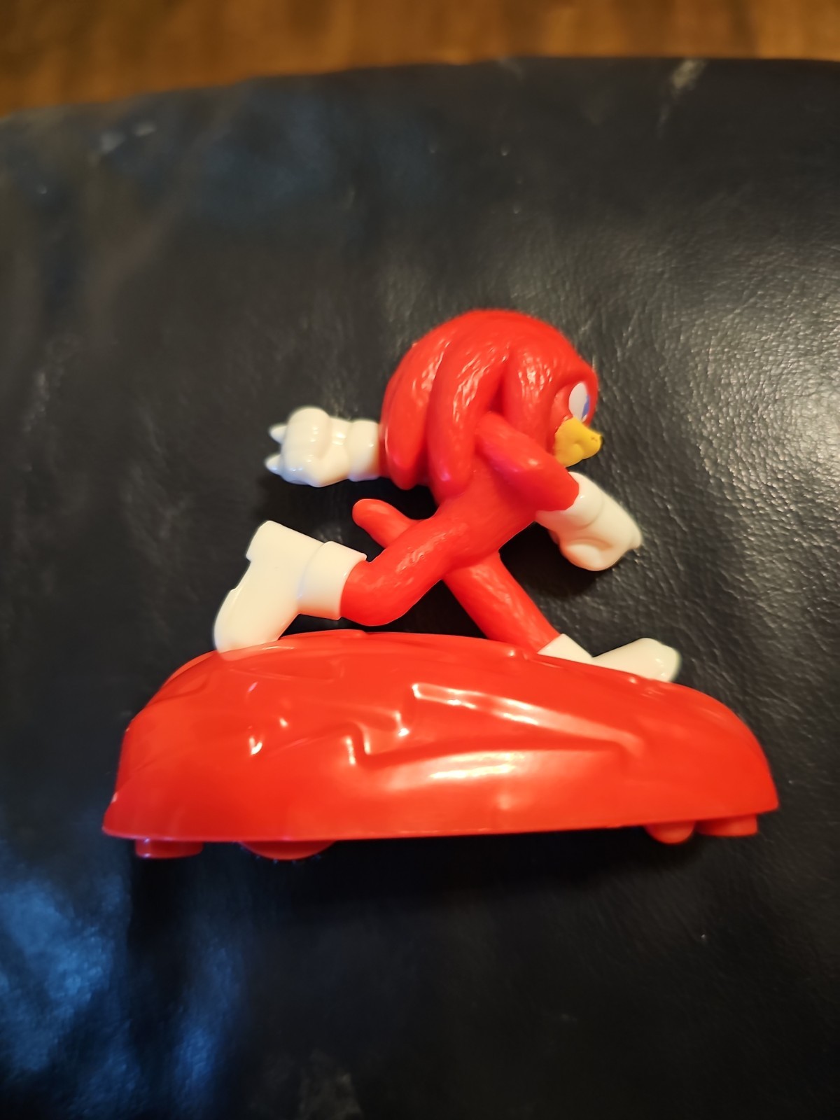 Sonic The Hedgehog Knuckles 2 1/4&Prime; Running Figure With Base 2021