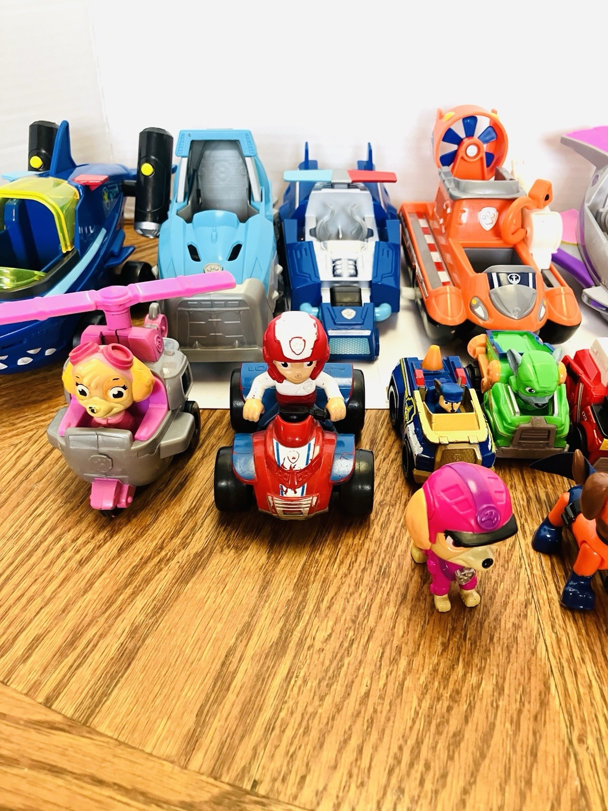 Paw Patrol Assorted Vehicles & Figures Lot Read Spin Master