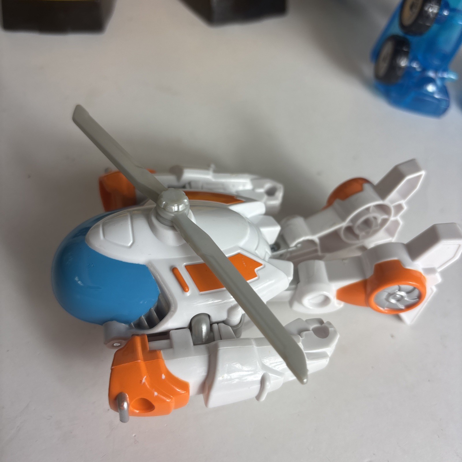 Transformers Lot W/ Bumble Bee Robot Figure Hasbro 10&Prime; Lights Sounds 2012