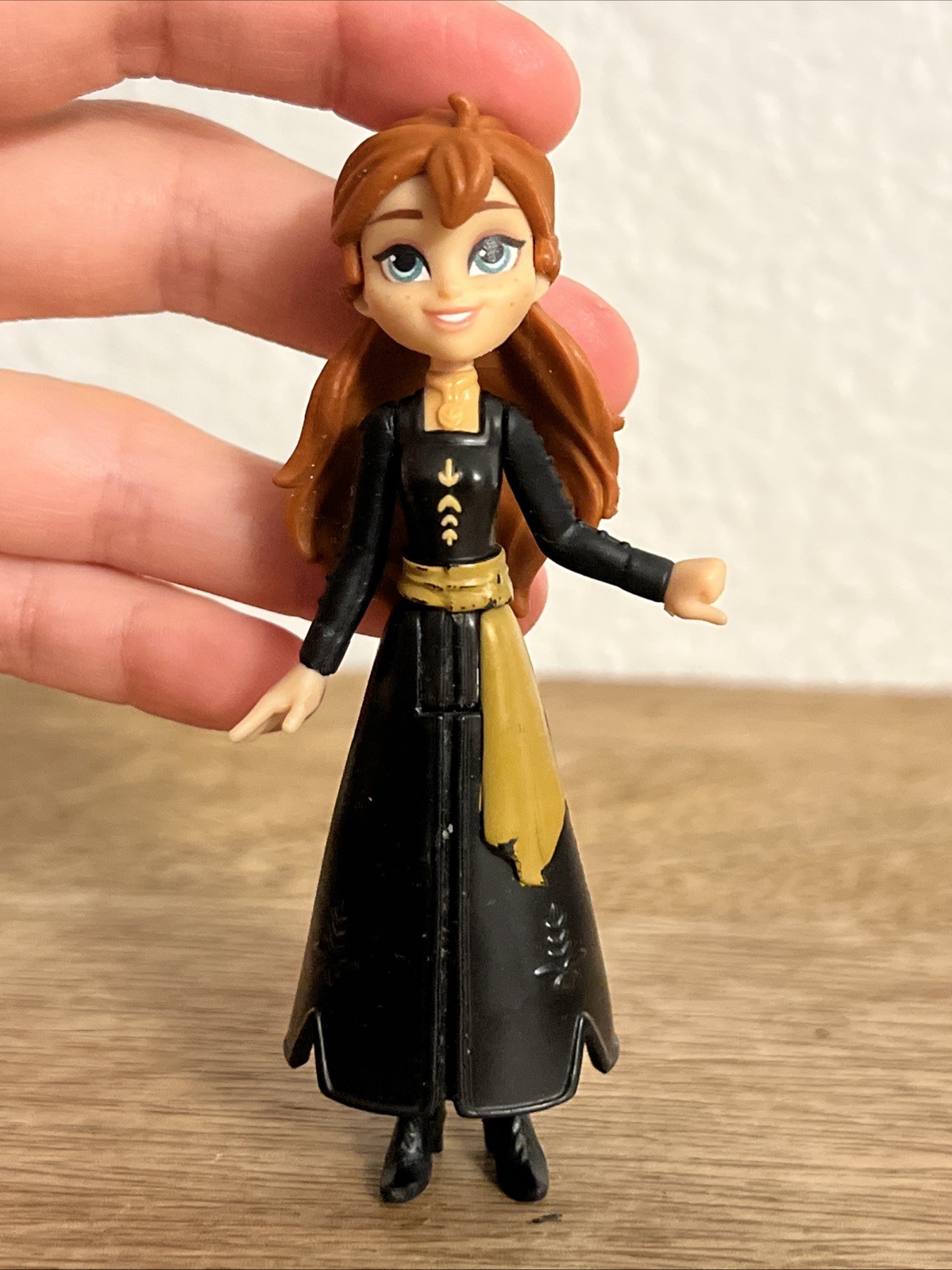 Anna Princess Disney Frozen 2 Character 4” Figure PVC Toy Doll