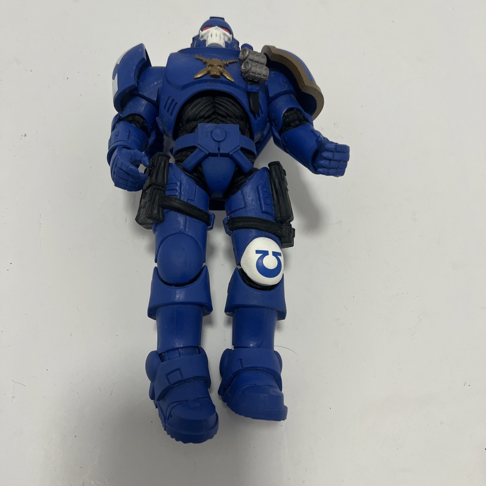2021 MCFARLANE TOYS–WARHAMMER 40.000–ULTRAMARINE.S REIVER FIGURE