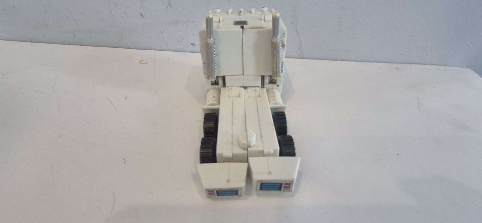 Transformers G1 Ultra Magnus White Optimus Prime Cab Robot Only