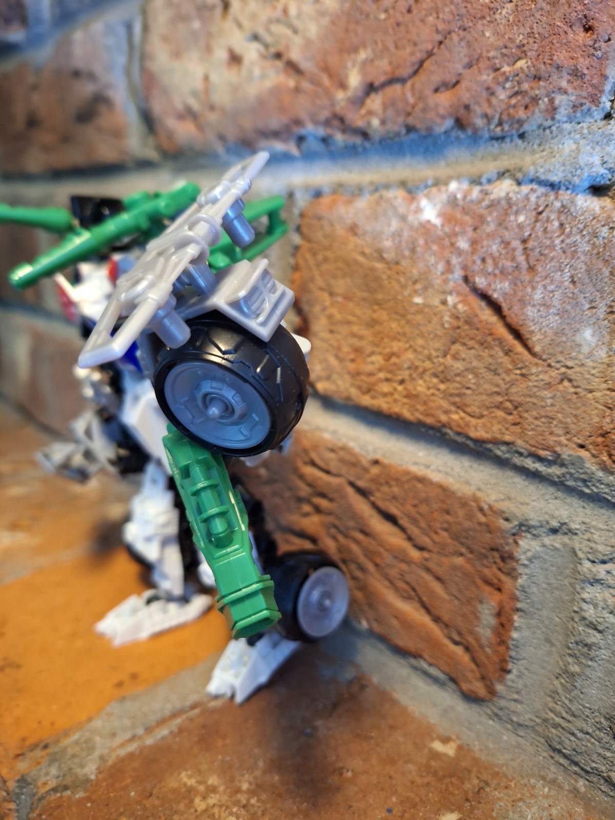 TRANSFORMERS Construct Bots Elite Wheeljack Built 6.5&Prime; Action Figure Hasbro Set
