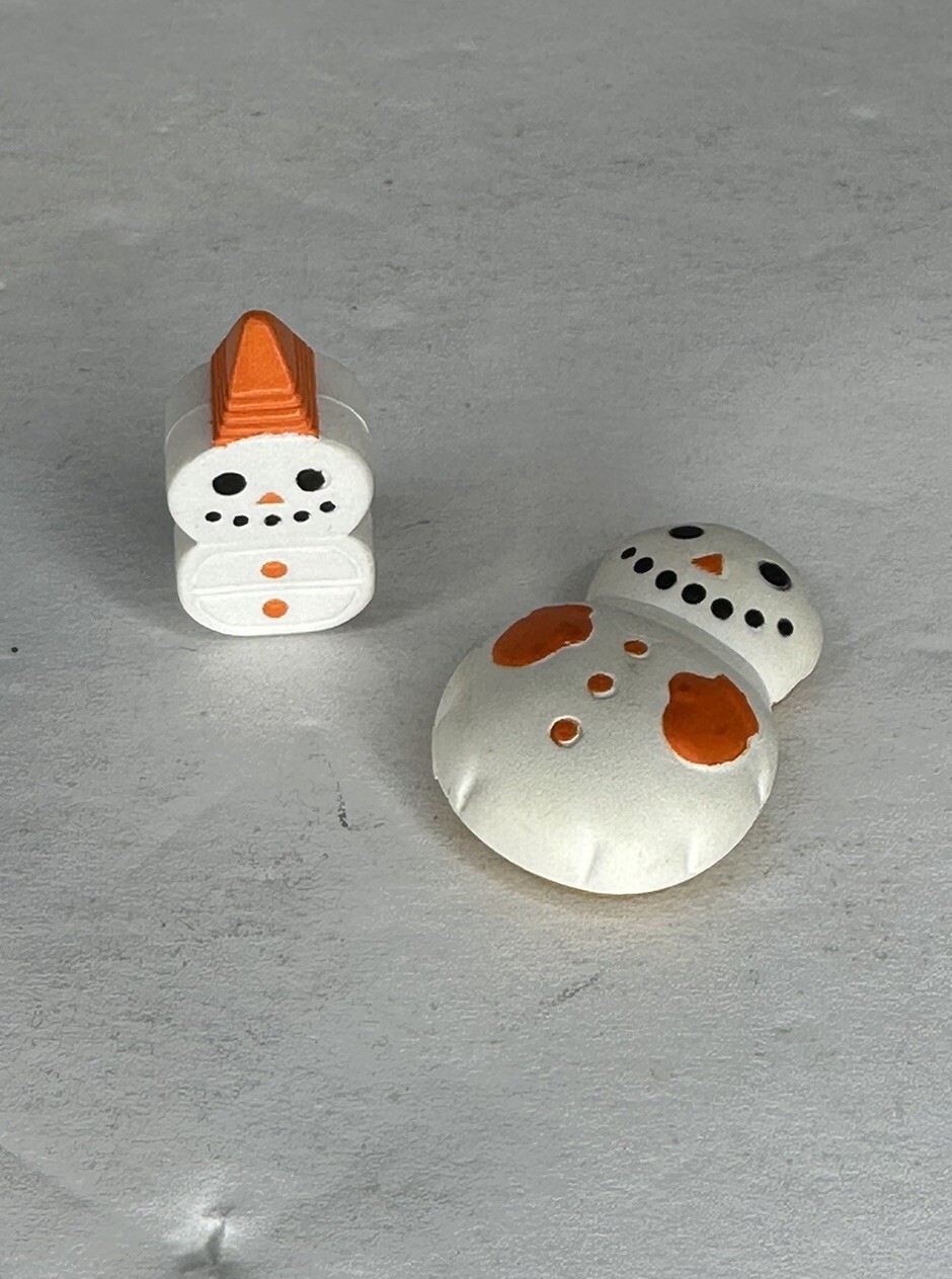 2001 Animal Crossing My House Winter Snowman Furniture Lot of 2 Mini Figures