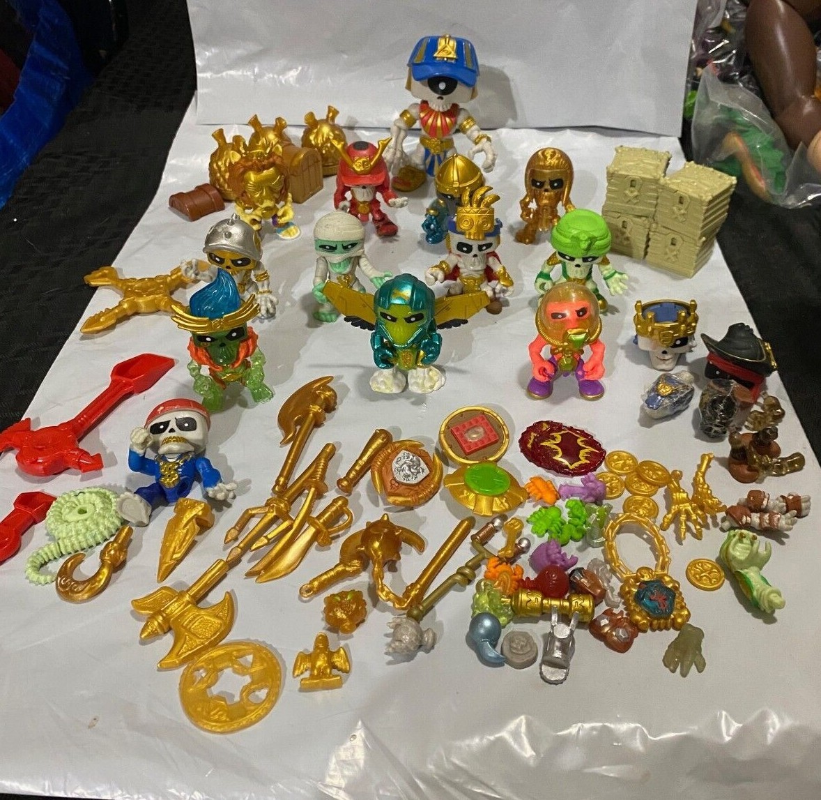 Treasure X Monster Gold Lots Aliens, Robot, Skeleton Mummy, Dino