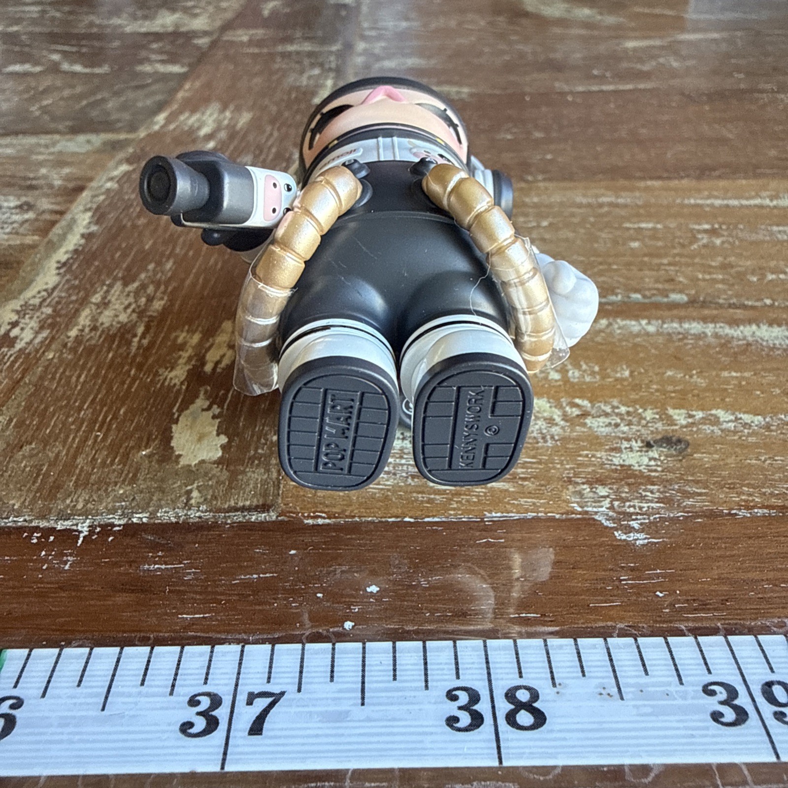 Cow On me – * MEGA SPACE MOLLY 100% × emoji™ Series Blind box Figure