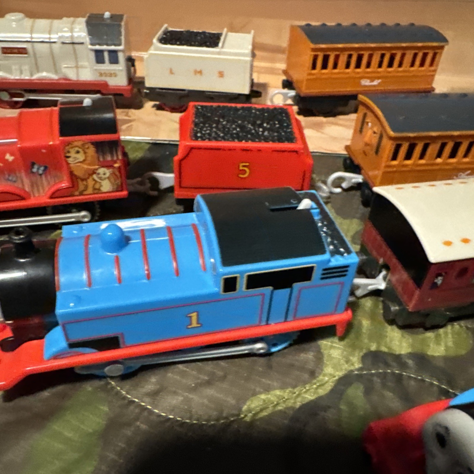 Trackmaster Thomas Motorized Train Lot of 4 Engines & Cars All Working.