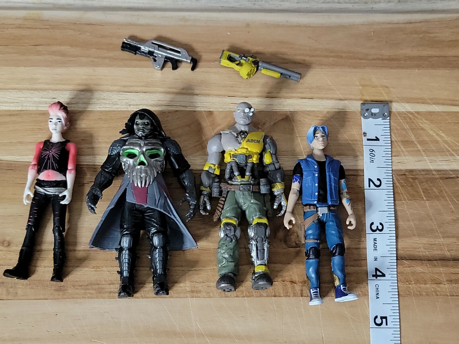 Ready Player One 4 Action Figures Parzival Art3mis Arch I Rok and 2 Weapons