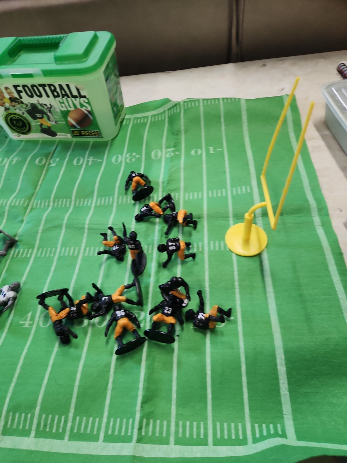 Kaskey Kids Football Guys Gold/black & Gray/white Complete