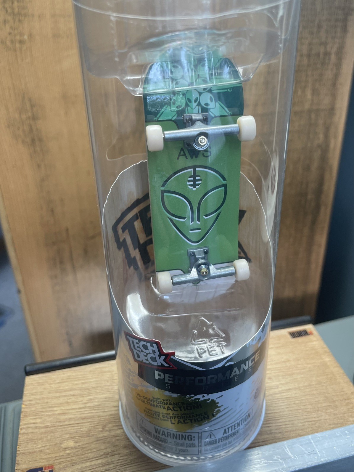 Tech Deck Performance Series Wood Finger Skateboard – Alien Workshop (AWS) Green