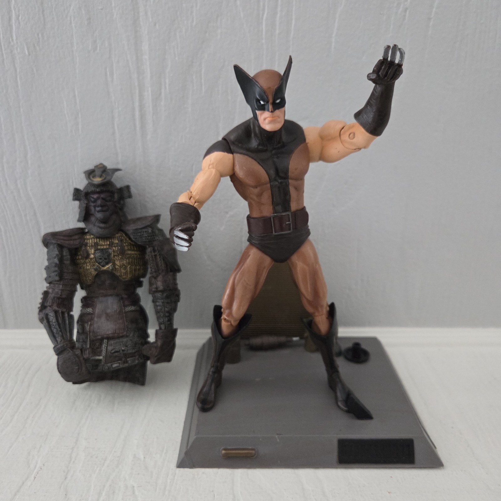 Marvel Wolverine Diamond Select Brown Suit Samurai w/ Stand Logan X-Men Mutant
