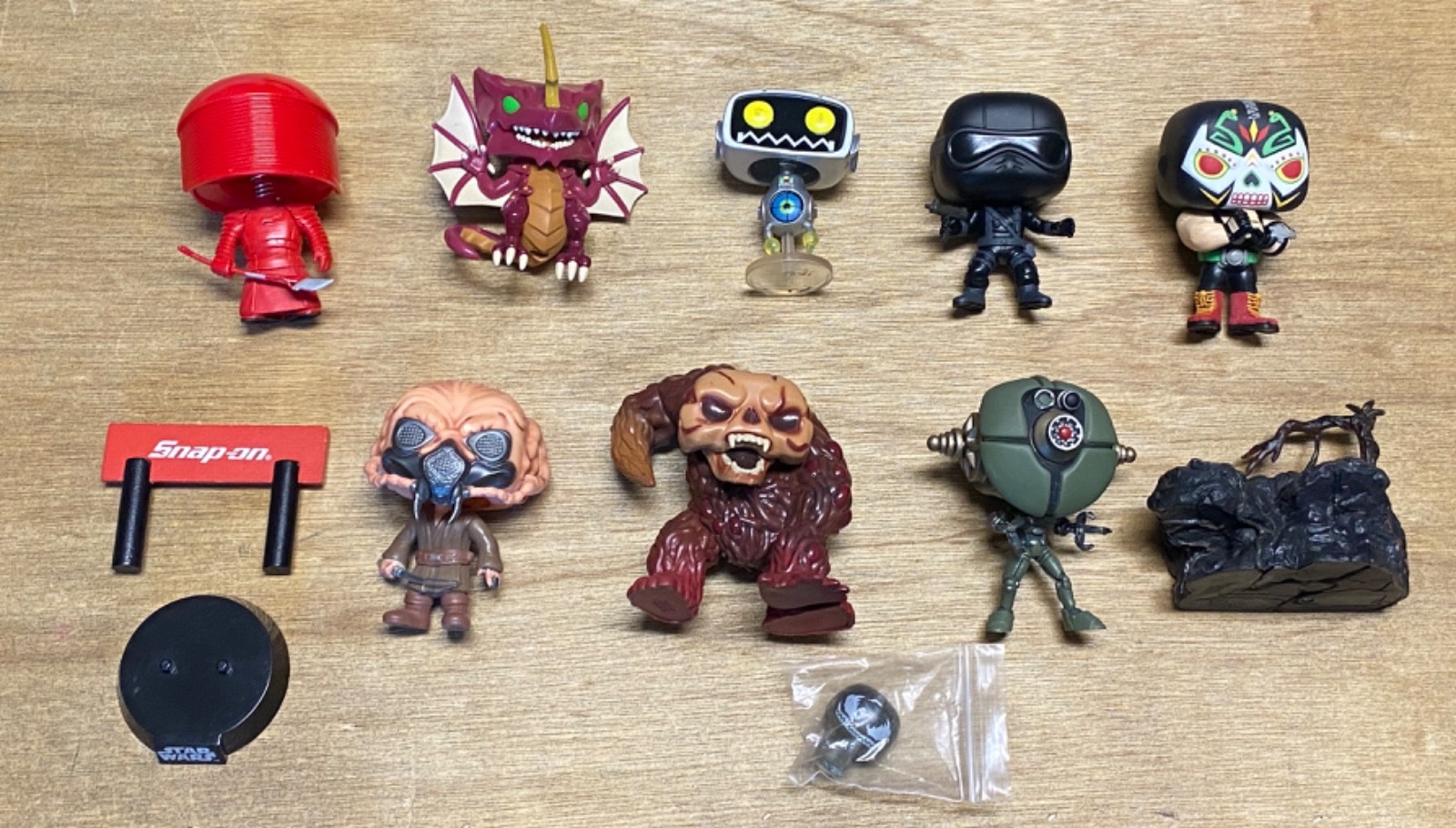 Mixed Mini Figure Toy Lot – Robots Monsters Snap-on Stand Star Wars Base Parts